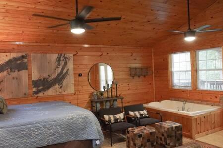 Cuddles, 1 Bedroom Studio, Walk To Downtown And Hiking Trails! Gatlinburg Eksteriør billede